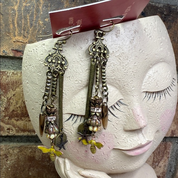 Elegant Golden enameled bee & glass  Dangle Earrings - Picture 1 of 5